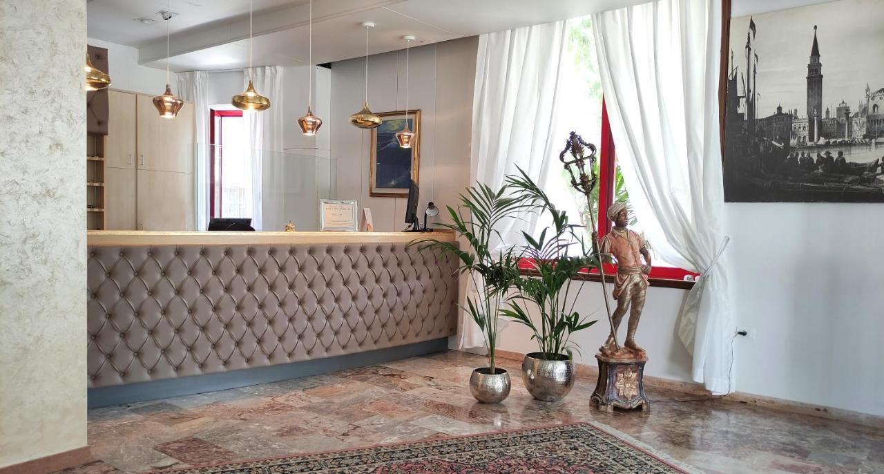 Hotel Oxford 4*
