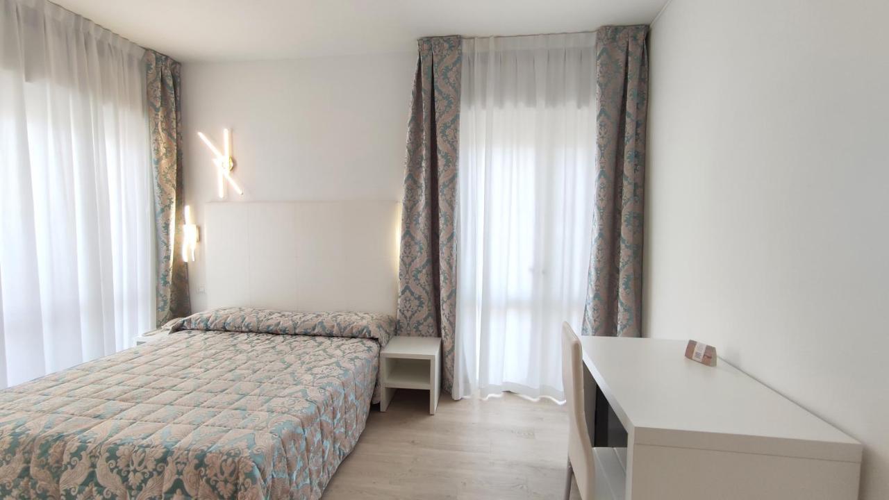 Hotel Oxford 4*